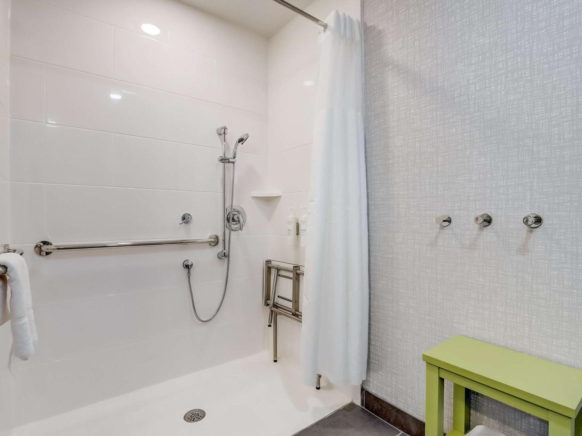 Hampton Inn & Suites Cincinnati Midtown Rookwood Ngoại thất bức ảnh