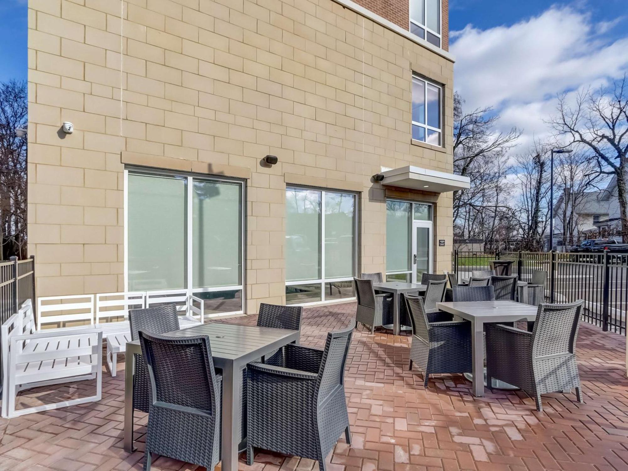 Hampton Inn & Suites Cincinnati Midtown Rookwood Ngoại thất bức ảnh